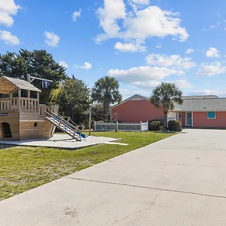 Colorful Emerald Isle Home Just Steps To Beach!